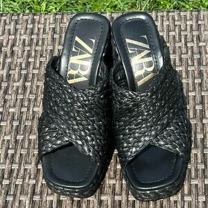Brand new Zara women's black chunky platform heels in size 36! ✨